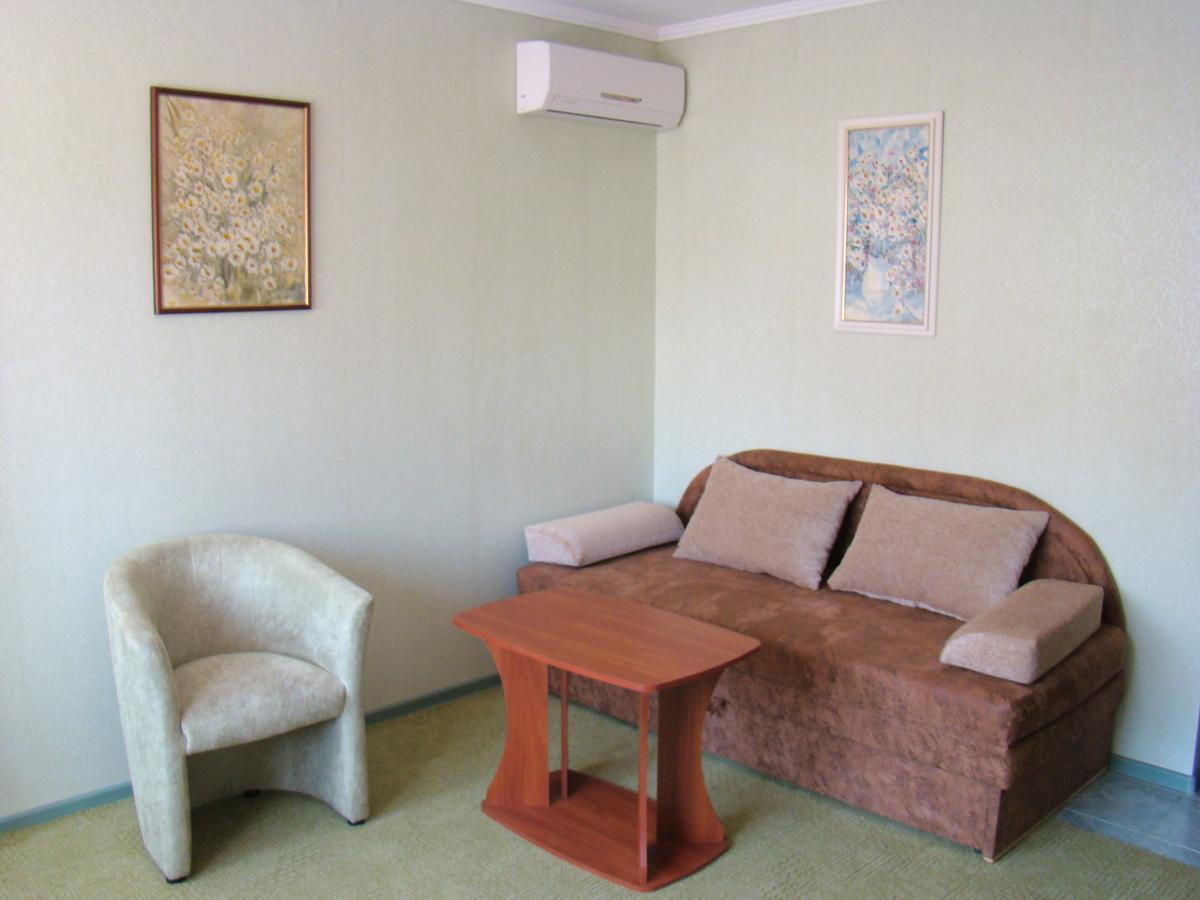 Mini-Hotel In Odessa Yard Ngoại thất bức ảnh